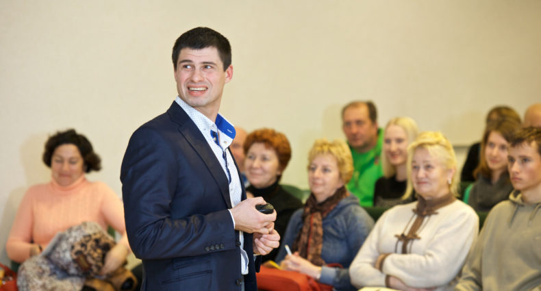 Врач-кинезиотерапевт Юрий Вашченков.