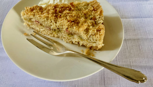 Насыпной торт-пирог с ревенем – Rhabarber-Streuselkuchen